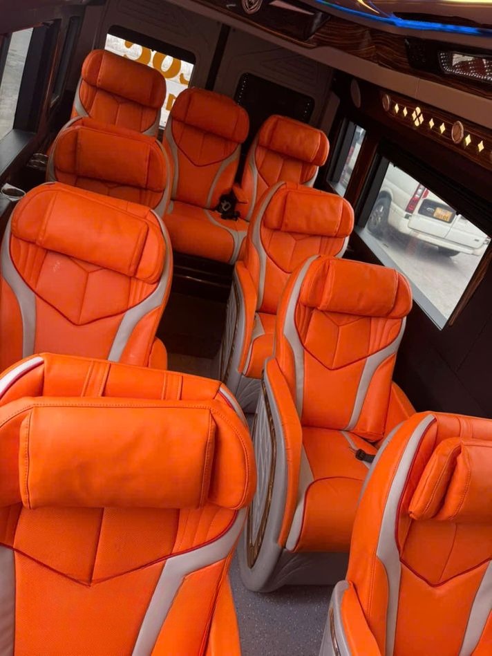 Xe SaPa Explore Nội thất Limousine 11 chỗ