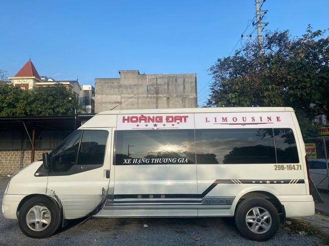 Xe Hoàng Đạt Luxury Bên hông xe Limousine 9 chỗ