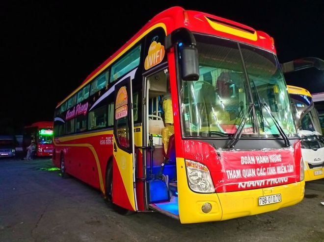Xe Khanh Phong Mặt trước xe Bên hông xe Giường nằm 38 chỗ (WC)