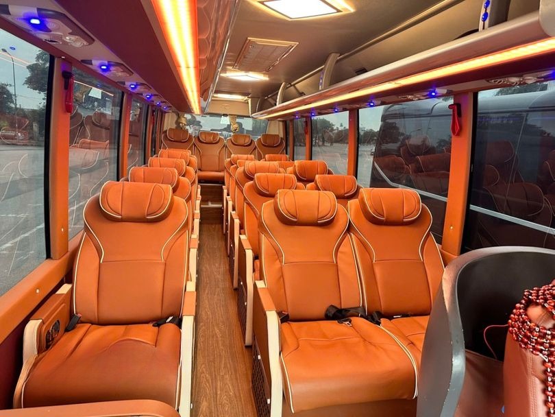 Xe VietNam Explore Ghế ngồi Tiện ích Nội thất Limousine 18 chỗ
