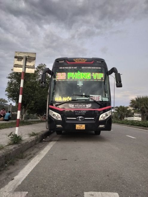 Xe Sâm Hương Mặt trước xe Limousine giường nằm 32 chỗ