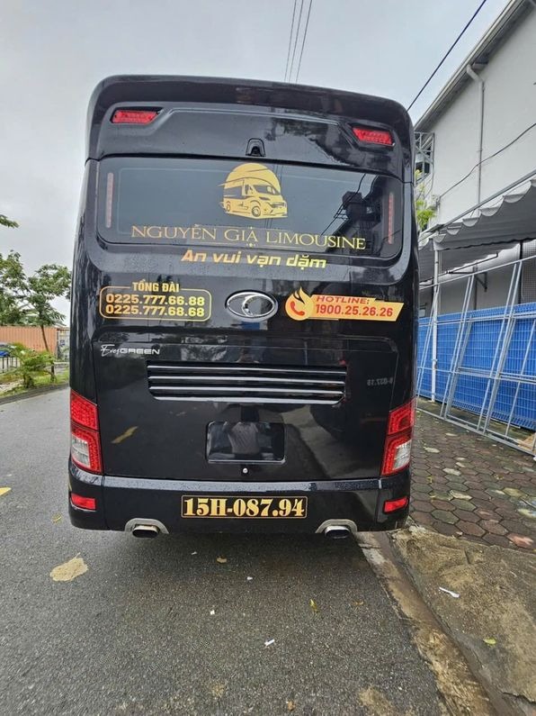 Xe Lovabus Mặt sau xe Limousine 19 chỗ