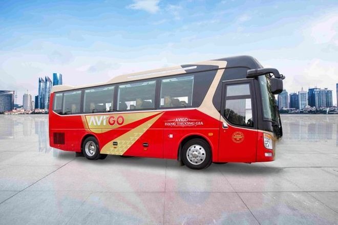 Bên hông xe Limousine 18 chỗ AVIGO