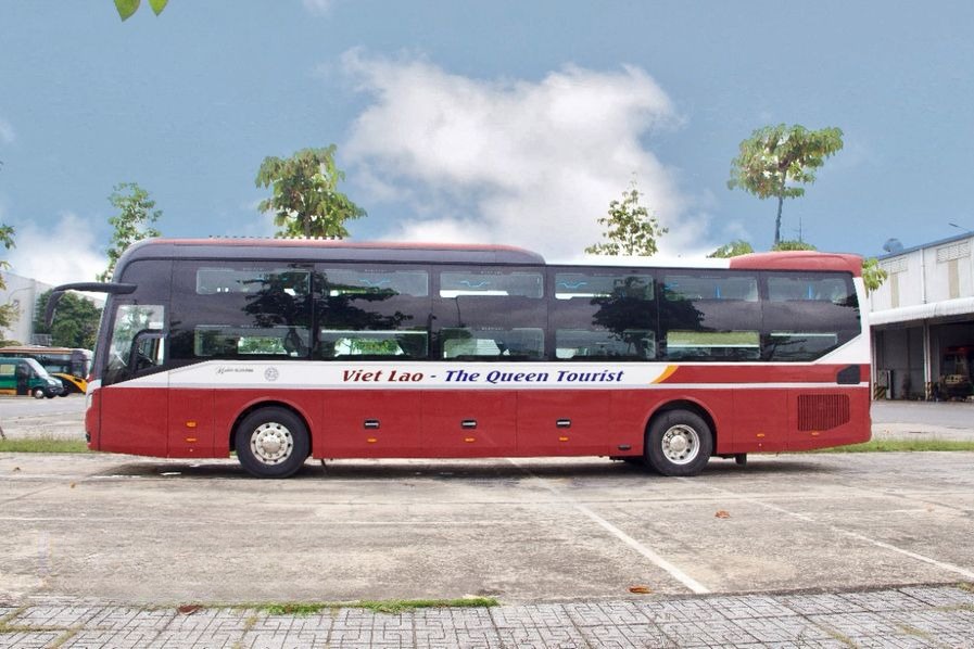 Xe The Queen Tourist Bên hông xe Limousine 22 Phòng