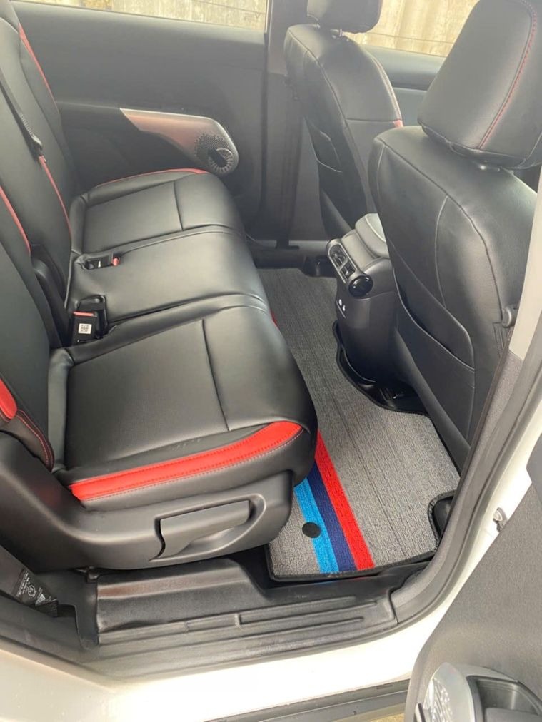 Xe Subin Car Luxury Ghế ngồi Tiện ích Xe 7 chỗ
