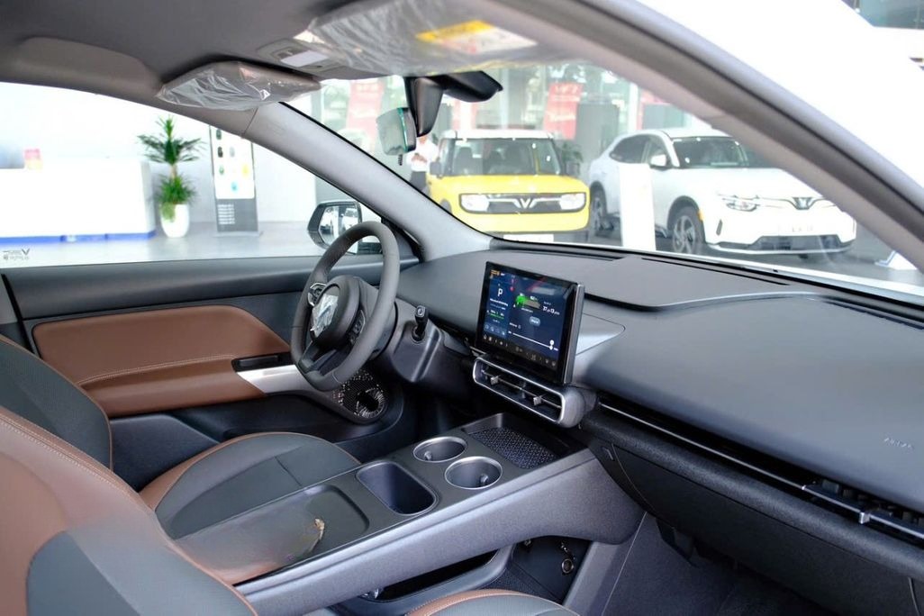 Xe Tân Limousine Nội thất Tiện ích Ghế ngồi Vinfast Limo Green 6 chỗ