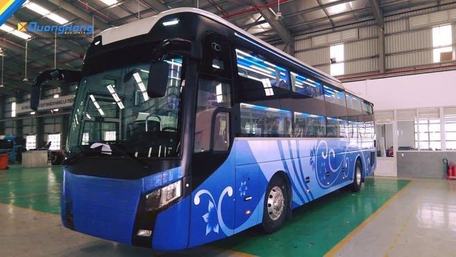 Xe Dương Hồng Mặt trước xe Bên hông xe Limousine 34 Giường VIP