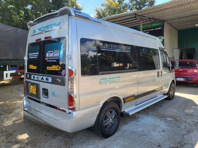 Xe Thịnh Thái Limousine Bên hông xe Mặt sau xe Limousine 9 chỗ