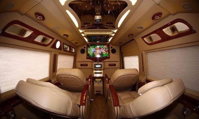Xe Green Limousine Tiện ích Nội thất Limousine 9 chỗ VIP