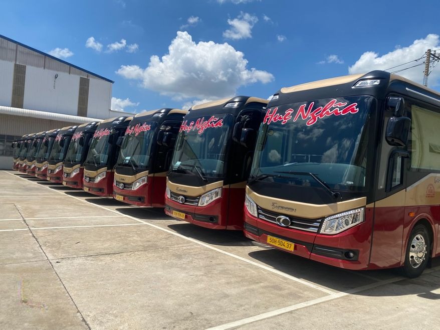 Xe Huệ Nghĩa Limousine Mặt trước xe Limousine 19 chỗ