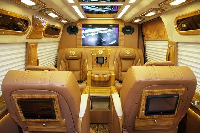 Xe Nhật Nam Limousine Ghế ngồi Tiện ích Limousine 9 chỗ