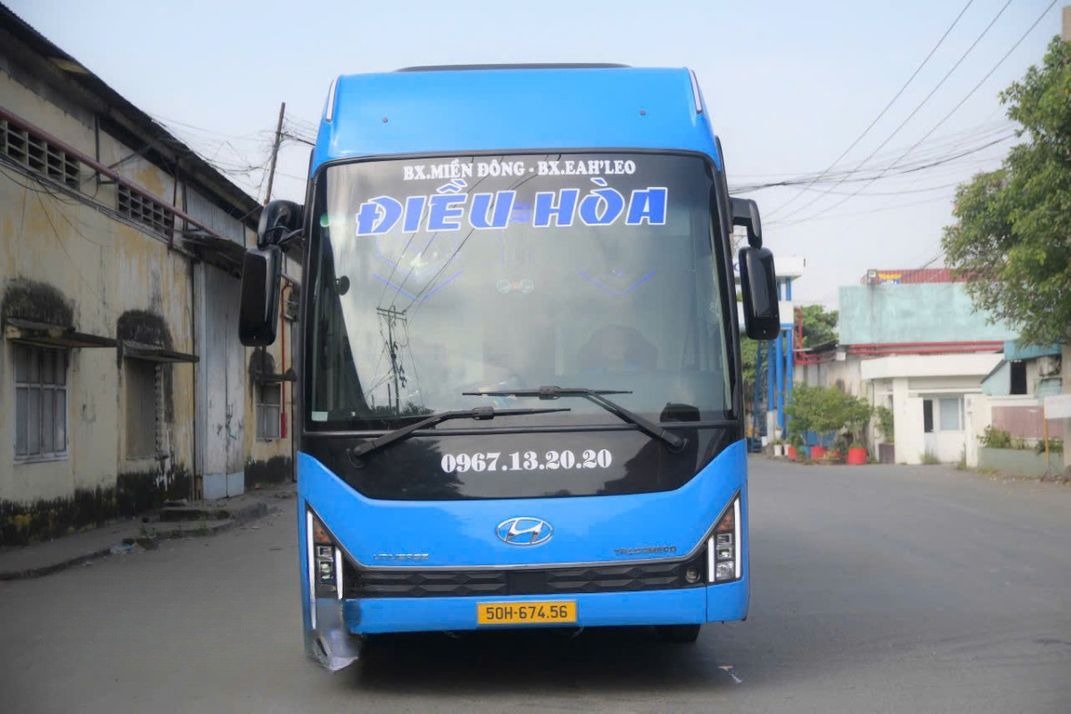 Xe Điều Hòa Mặt trước xe Limousine 24 Phòng