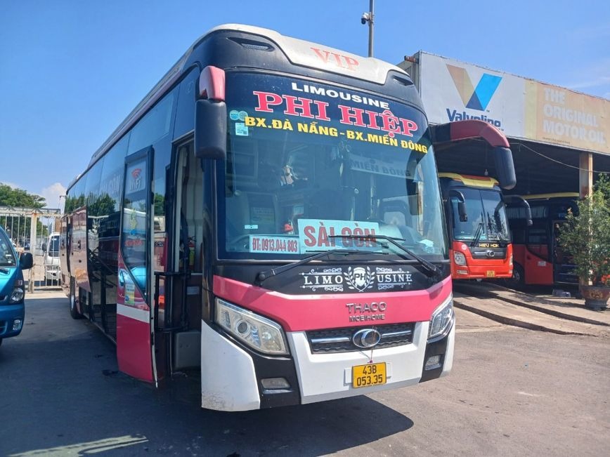 Xe Phi Hiệp Mặt trước xe Bên hông xe Limouisne 34 phòng