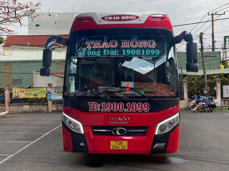 Xe Thảo Hồng Mặt trước xe Giường nằm 40 chỗ