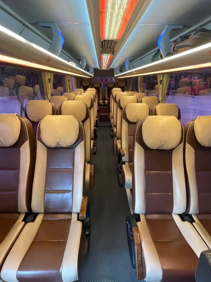 Xe Huệ Nghĩa Limousine Ghế ngồi Ghế ngồi 28 chỗ