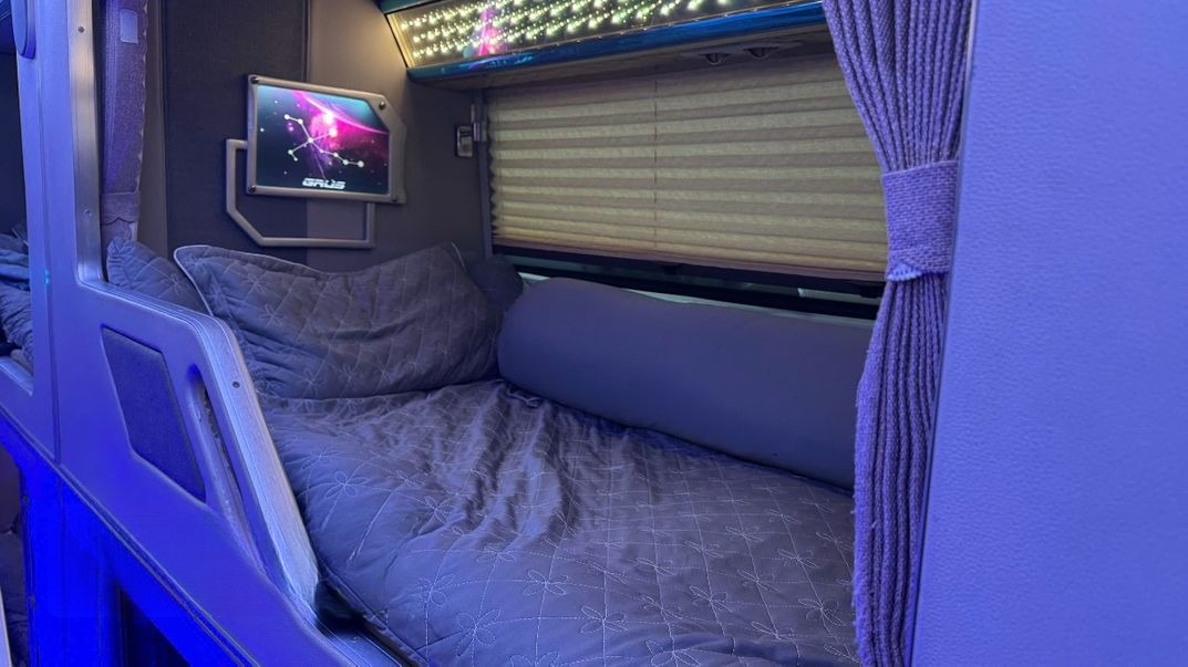 Xe Cường Ny Giường nằm Nội thất Tiện ích Limousine 24 Phòng Mercedes- Benz