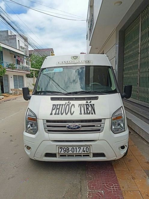 Xe Phước Tiến Limousine Mặt trước xe Limousine 9 chỗ