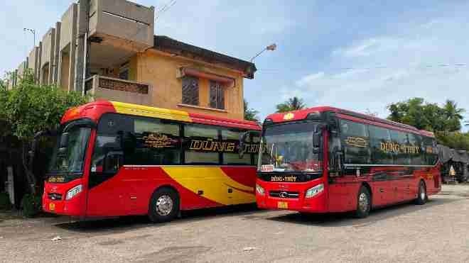 Xe Dũng Thuỷ Express Mặt trước xe Bên hông xe Giường nằm 44 chỗ