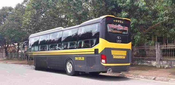 Xe Phương Hồng Linh Mặt sau xe Bên hông xe Limousine giường phòng 22 chỗ