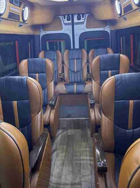 Xe Đồng Phước Ghế ngồi Tiện ích Nội thất Limousine 12 chỗ VIP mới