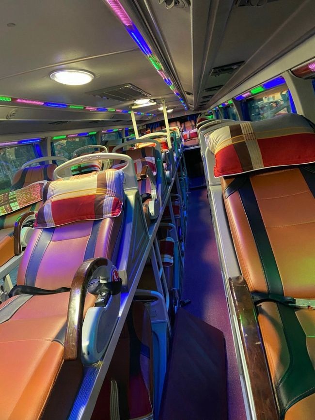 Xe Hot Bus Giường nằm Tiện ích Nội thất Giường nằm 46 chỗ
