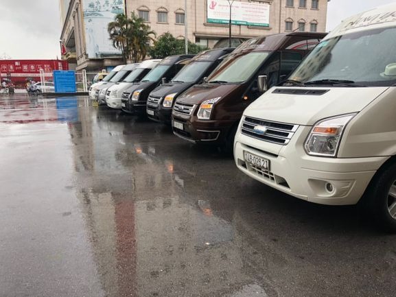 Xe Minh Hiếu Limousine Mặt trước xe Limousine 9 chỗ VIP