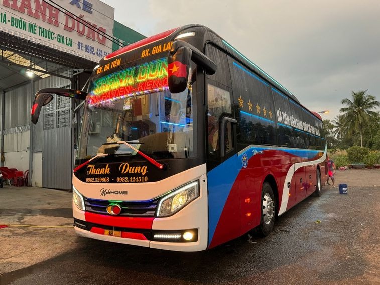 Xe Thanh Dung (Kiên Giang) Mặt trước xe Bên hông xe Limousine 34 Phòng