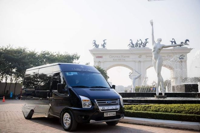 Xe Hữu Bình Limousine Bên hông xe Mặt trước xe Limousine VIP 9 chỗ