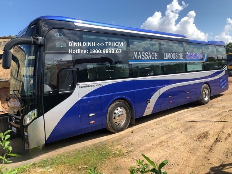 Xe Tân Xuân Phúc Bên hông xe Limousine Giường phòng 22 chỗ