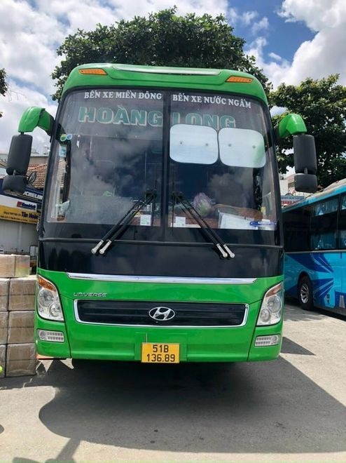 Xe Hoàng Long (Cô 2) Mặt trước xe Giường nằm 40 chỗ