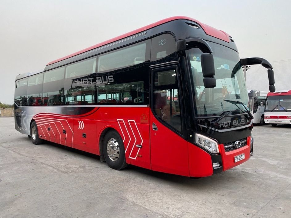 Xe Hot Bus Mặt trước xe Bên hông xe Giường nằm Giường nằm 46 chỗ