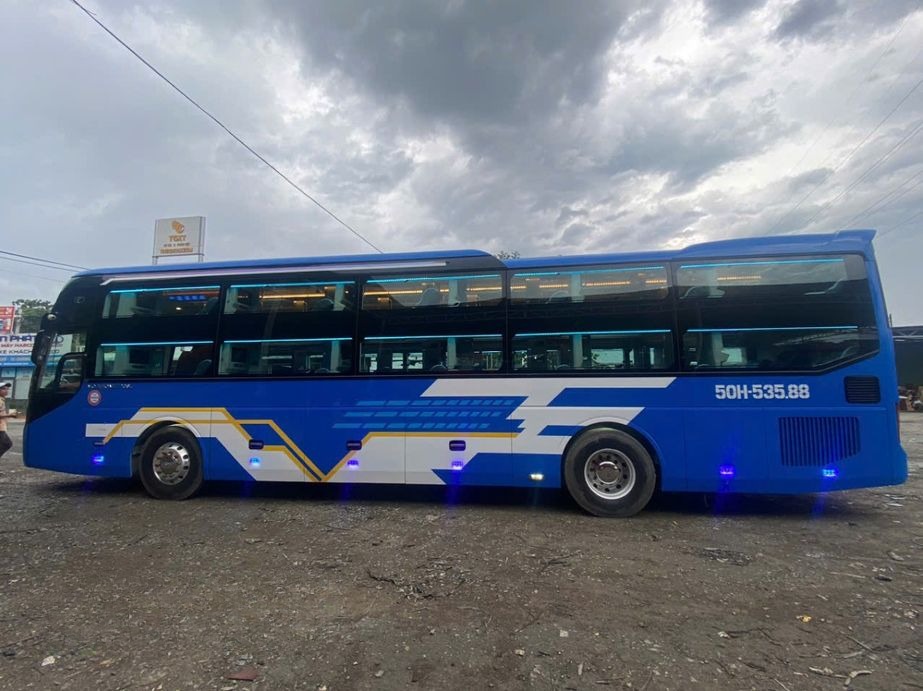 Xe Minh Anh Bên hông xe Limousine 34 giường