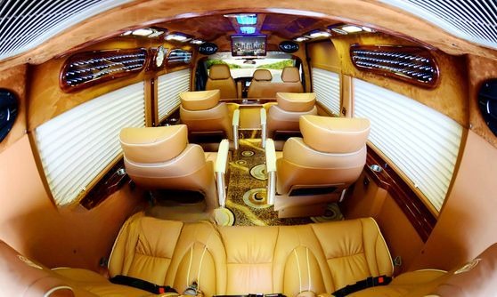 Limousine 9 chỗ VIP Phương Nguyên Limousine