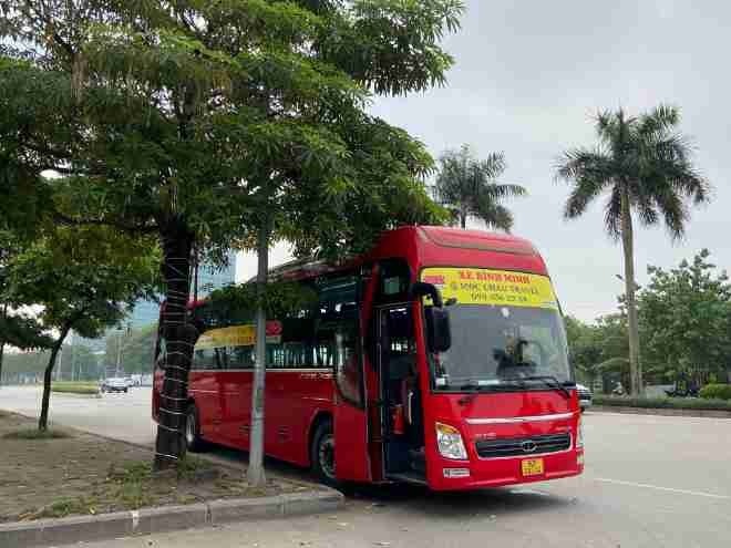 Xe Bình Minh (Mộc Châu Travel) Bên hông xe Giường nằm 40 chỗ