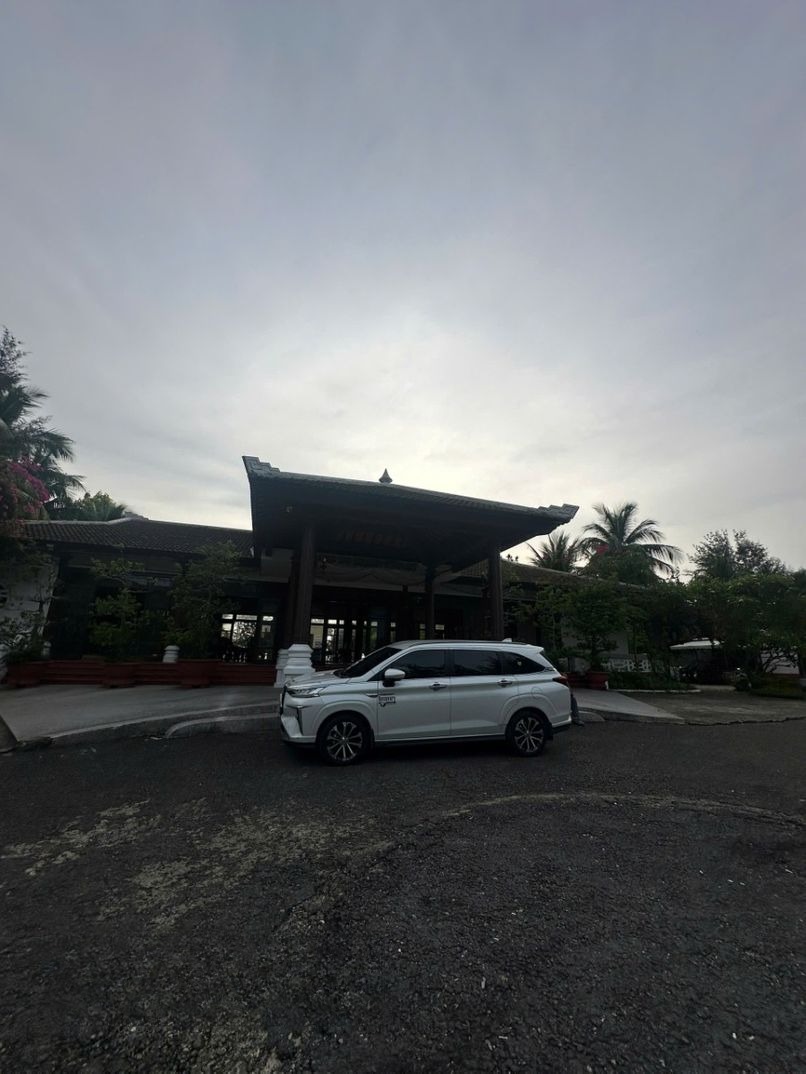 Xe Rin Hà Limousine Bên hông xe Xe 7 chỗ