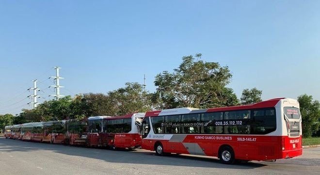 Xe Kumho Samco Bên hông xe Mặt sau xe Limousine giường phòng 33 chỗ