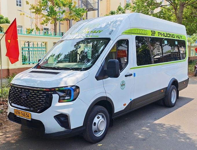 Xe Phương Huy (Đắk Lắk) Mặt trước xe Bên hông xe Ghế ngồi 18 chỗ
