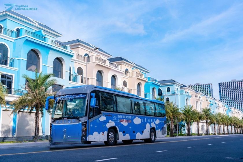 Xe Thành Liên Buslines Mặt trước xe Bên hông xe Limousine 28 chỗ