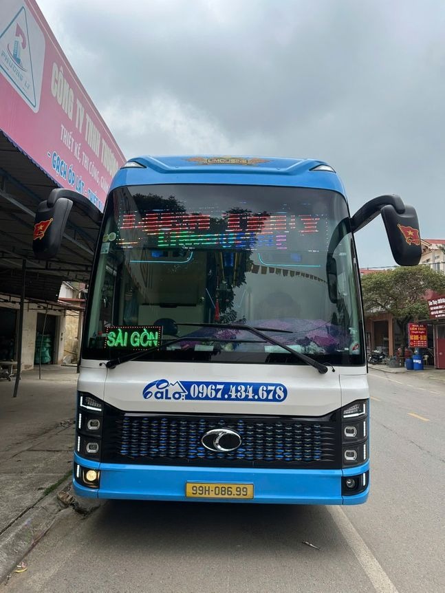 Xe Liêm Thùy Mặt trước xe Limousine giường phòng 24 chỗ