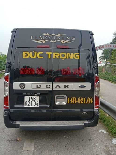 Xe Đức Trọng Limousine Mặt sau xe Limousine 9 chỗ
