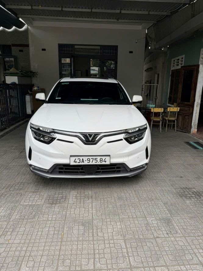 Xe Lovabus Mặt trước xe Xe VINFAST VF8