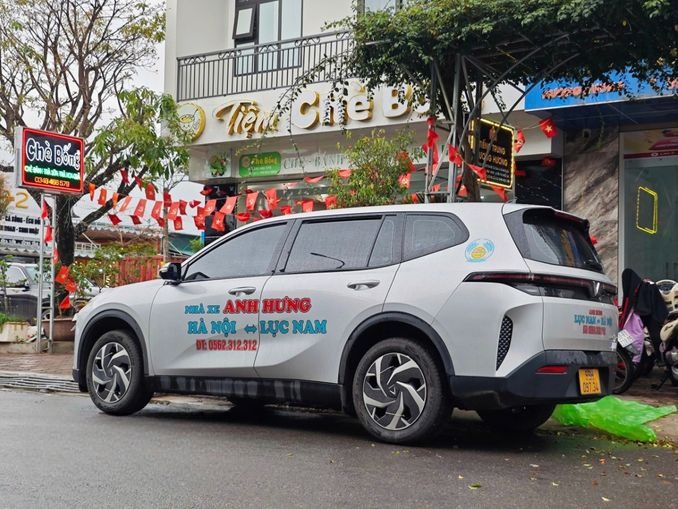 Xe Anh Hưng (Bắc Giang) Mặt sau xe Limo Green 7 chỗ