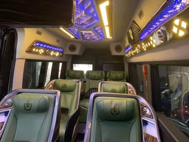 Xe Hoàng Anh Limousine Nội thất Limousine 9 chỗ VIP (massage)