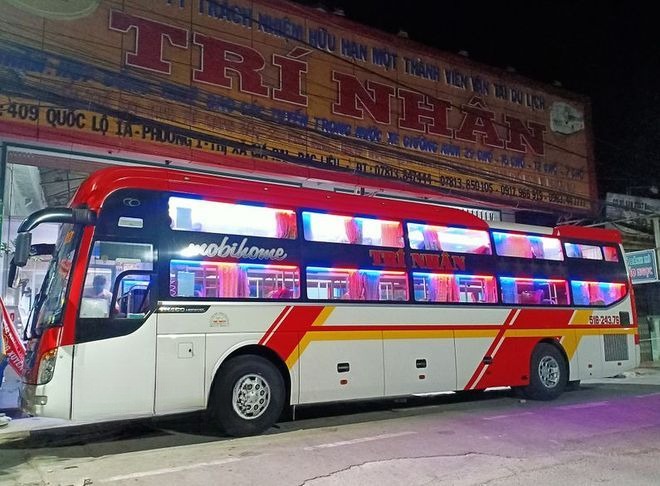 Xe Trí Nhân Bên hông xe Giường nằm 42 chỗ