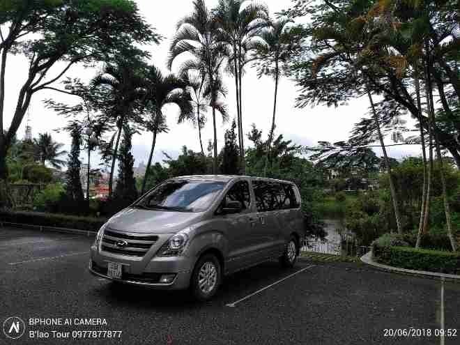Xe BLao Tour Mặt trước xe Bên hông xe Ghế ngồi Starex 8 chỗ 