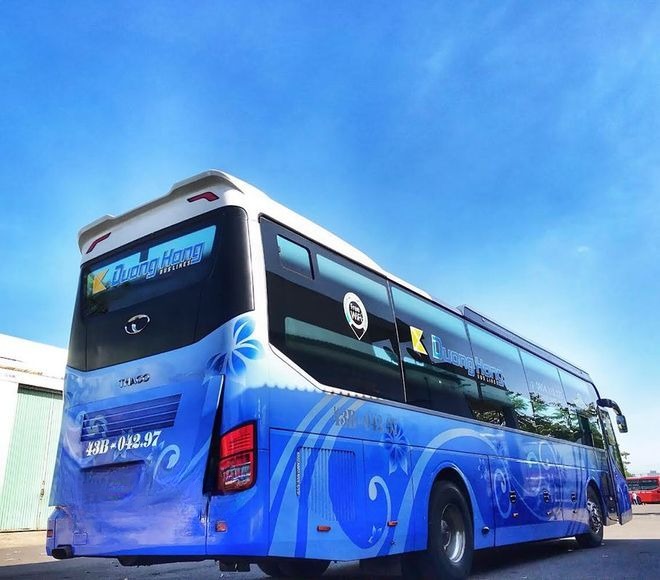 Xe Tân Dương Hồng Bên hông xe Mặt sau xe Giường nằm 43 chỗ