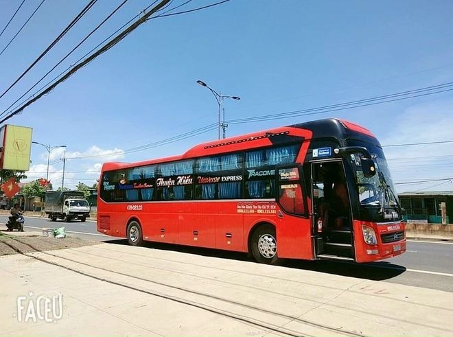 Xe Thuận Hiếu  Mặt trước xe Bên hông xe Giường nằm 44 chỗ