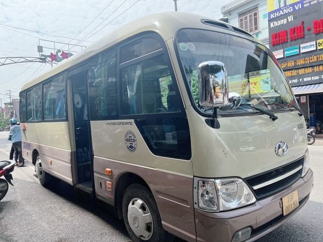 Xe Bằng Phấn Bên hông xe Ghế ngồi 29 chỗ