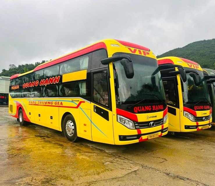 Xe Quang Hạnh (NT) Mặt trước xe Limousine 32 giường (WC)