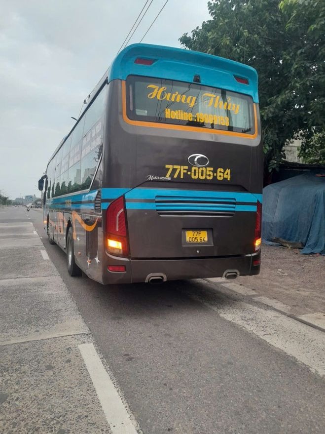 Xe Hưng Thủy (Bình Định) Mặt sau xe Limousine 34 chỗ